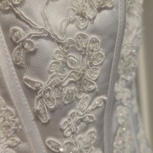 David's Bridal wedding gown size 2